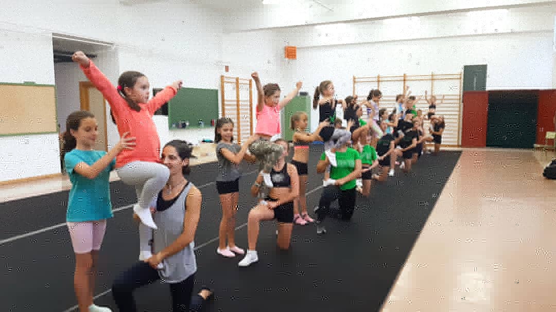 CheerXport's tweet photo. 🏁 ¡Pretemporada finalizada! 🏁 
Gracias a todxs los que habéis participado durante el mes de septiembre. Estamos súper emocionadxs con la cantidad de caras de nuevas que tenemos para la 5 temporada que comienza en Octubre. ¡¡¡ YA YA YA YA !!!!! #FamilyCheerxport #Cheer  #Madrid https://t.co/9Im52PlQwV