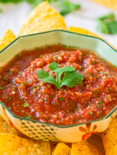 southhighres's tweet photo. Getting restaurant-style salsa for your chips or tacos is shockingly easy. We're not joking; this recipe only takes two minutes to prepare with a blender! 🌶

Here's how to do it in your apartment kitchen: https://t.co/ERUhbAcoAC https://t.co/0W5XJz2SXi