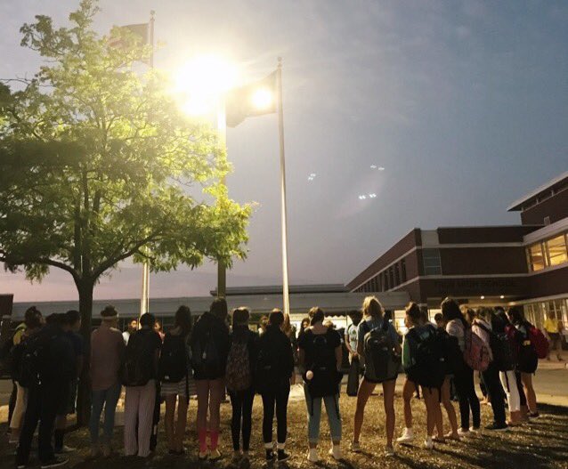 Hey THS! Reach is back for the school year &amp; we’re kickin’ it off with SYATP‼️ Tomorrow, thousands of students across the nation will be gathering around their flag poles to pray for their country &amp; school🤩 Can’t wait to see you all @ 6:50 am! There will be bagels(;