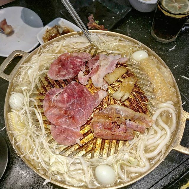 vi_woo's tweet photo. Thai BBQ - part of this gadget is grilling and part of it is boiling. Is this really authentic Thai? Because it feels like a gimmick. I'd rather have a full blown steamboat or a proper BBQ grilling version.
.

#barbqplaza #eatkl #gentinghighland https://t.co/gdnEhD8wtY https://t.co/lniy97Rzg4