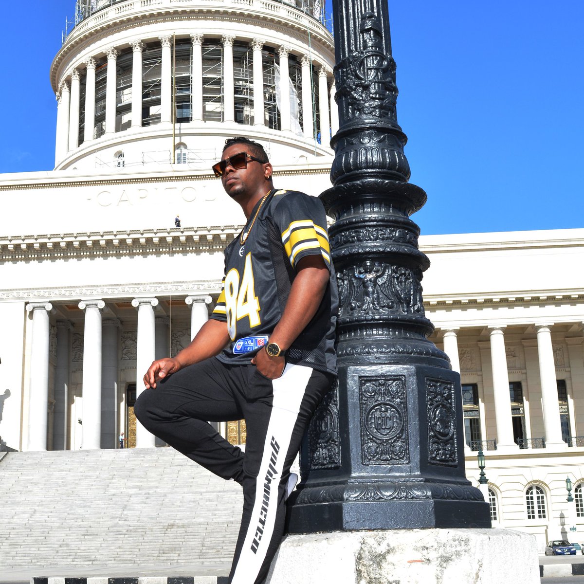 viwaimusic's tweet photo. Si puedes soñarlo puedes hacerlo #mihabana #cuba #bogota #cuba #somoslatinos https://t.co/q33X5h4iNn