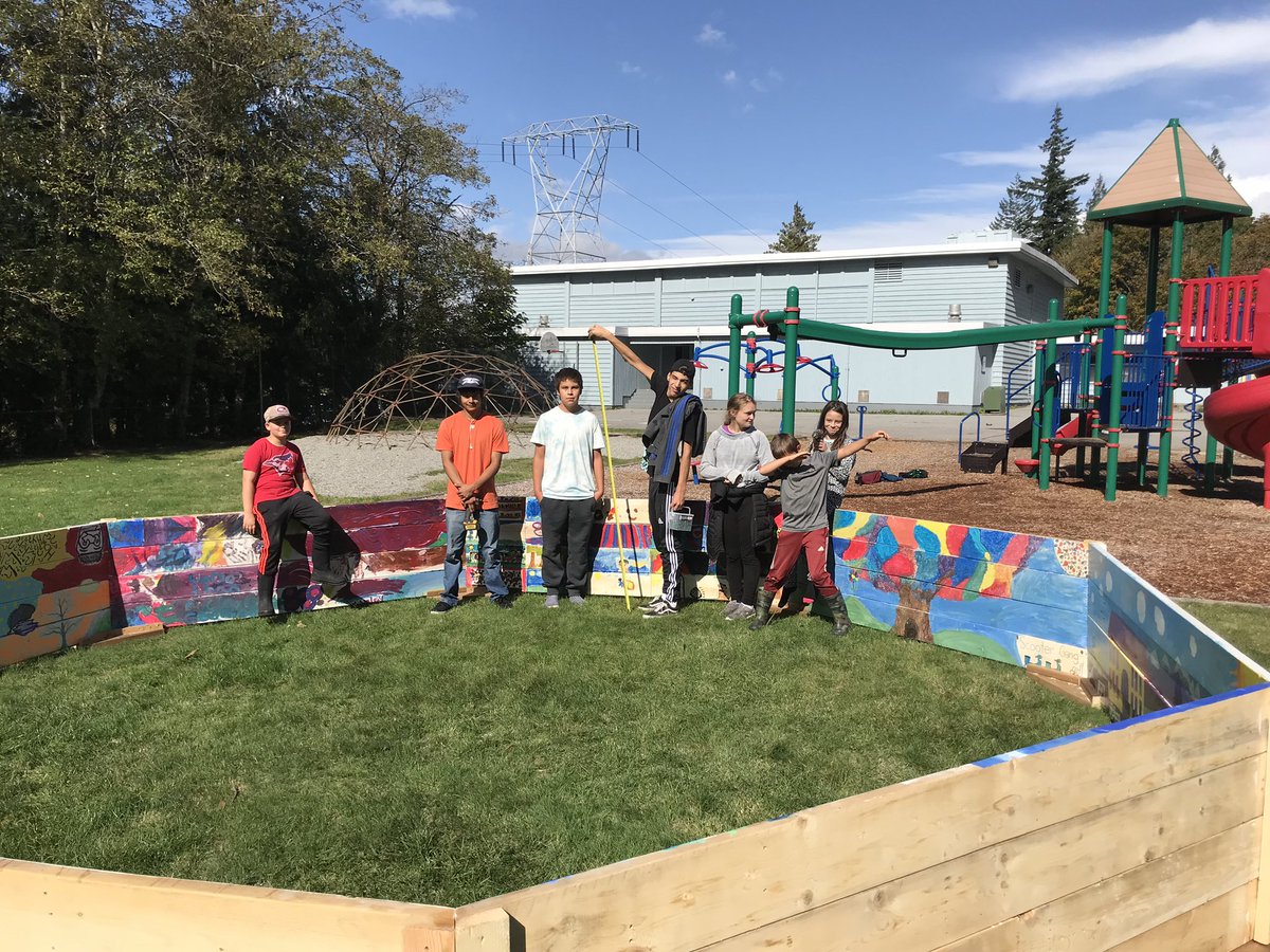 brayden_gordon's tweet photo. Some schools buy Gaga Ball Arenas. We just build them ourselves. Big thanks for Mark and his students at the Alternative School for the install. #engage #pbl #authentic @S2SLearnConnect @SeatoSkySD48 https://t.co/IrMCJ13yxL