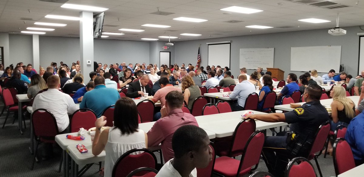DPA_PoliceAssoc's tweet photo. Welcoming 82 new recruits of class #368 to the Dallas Police Academy. The largest recruit class in DPD history. Officers from all over the country, including, 3 members from Puerto Rico! Good luck class #368 and Welcome to the family! https://t.co/vejzVueqvm