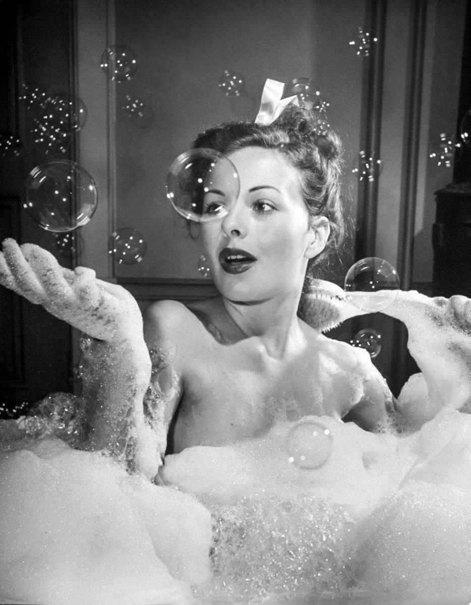 Jeanne Crain, 1946 - photo by Peter Stackpolepic.twitter.com/P4EFZluz8d.