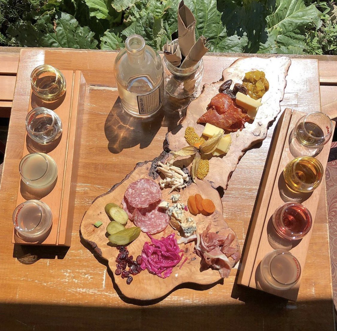 We have 8 tasting flights on our menu, including a non-alcoholic flight. We recommend pairing yours w/ a charcuterie board &amp; enjoying both overlooking the orchard 🍎 #MerridaleMakes 

Learn more about visiting Merridale: merridale.ca/tasting-bar
📸: samanthanorman / IG