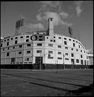 sabr's tweet photo. "So long, old friend. We will miss you." — @Tigers voice Ernie Harwell 

20 years ago today, venerable Tiger Stadium in Detroit hosted its final @MLB game. Read the @SABRGames story on the tears and cheers of the final day at The Corner: https://t.co/wG15AWucDW #SABR https://t.co/AMLXuCmVGT