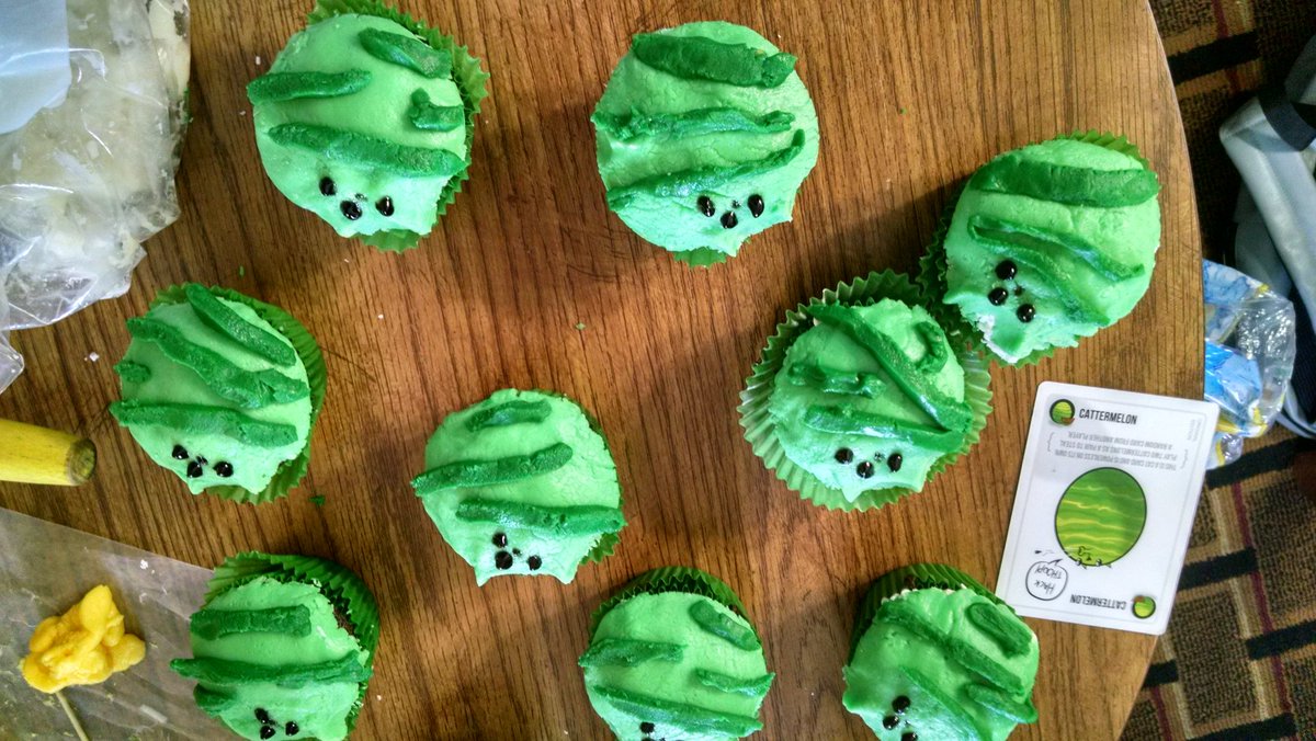 BattiestGrrl's tweet photo. @Oatmeal @BradBirdA113 Happy birthday! Imagine we are there with cupcakes. https://t.co/OvLZwFlFpg