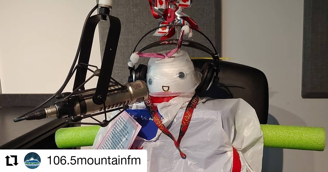 HitchbotWoods's tweet photo. A new sighting from a new bot. 

. @106.5mountainfm
• • • • • •
I found a new friend in Canmore! A hitchhiking robot named RespectTheBots101. RespectTheBots101 was built by a Grade 5 class at Erin Woods School in Calgary, to learn what it means to be Canadian! https://t.co/QqVfqqOikR