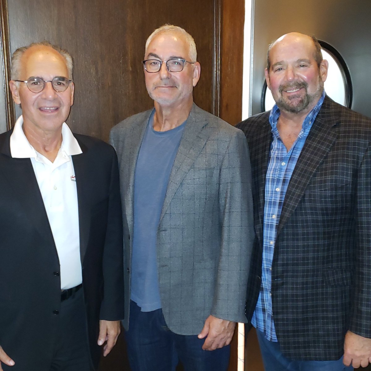 TXHealthSurgery's tweet photo. Dr. Richard Guyer, Dr. Scott Blumenthal and Dr. Jack Zigler led a peer-to-peer case discussion on complex lumbar total disc replacement. #NASS2019 #CenterforDiscReplacement https://t.co/bpoZivCTrd