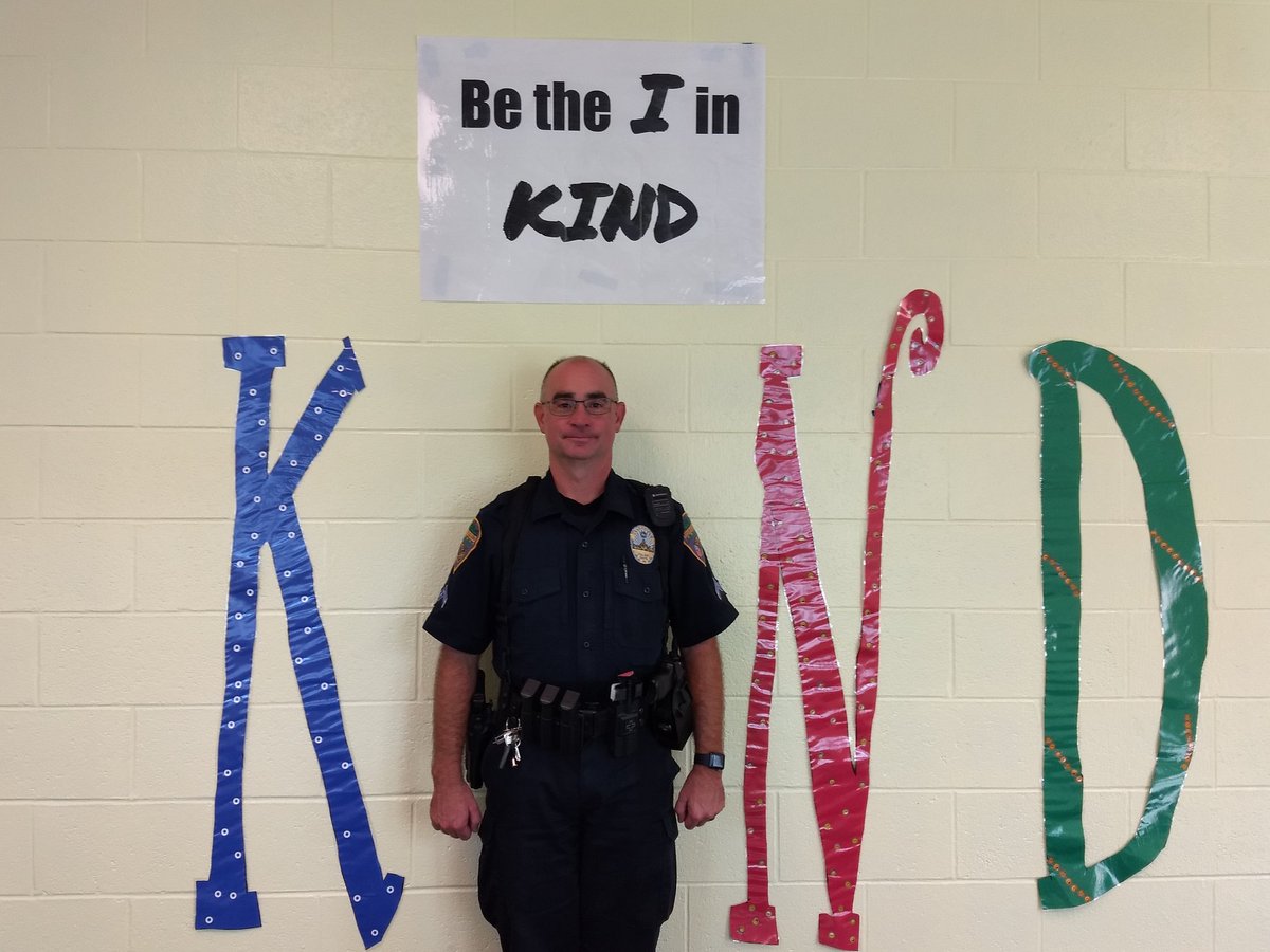 DARE Officer McCarley helping us spread the message of kindness. #success4gis