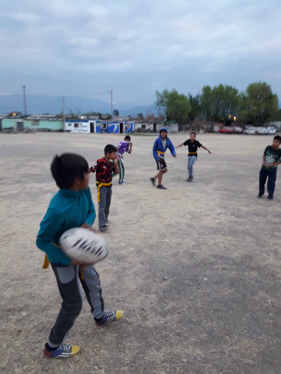 gabobonari's tweet photo. V Los Sauces con actividades a pleno 🏈😁👍🏻 #RugbyEnLosBarrios 
✅Lanzamientos de pelota con distintas distancias.
✅Rugby TAG ( sin contacto) 

Muchas gracias @CooperadoraSalt por el yogurt.🥛👍🏻
@LauFerreyra2015 @rugbydesalta @norterugby @MPInfancia @GustavoSaenzOK https://t.co/QxsBqpmU4o