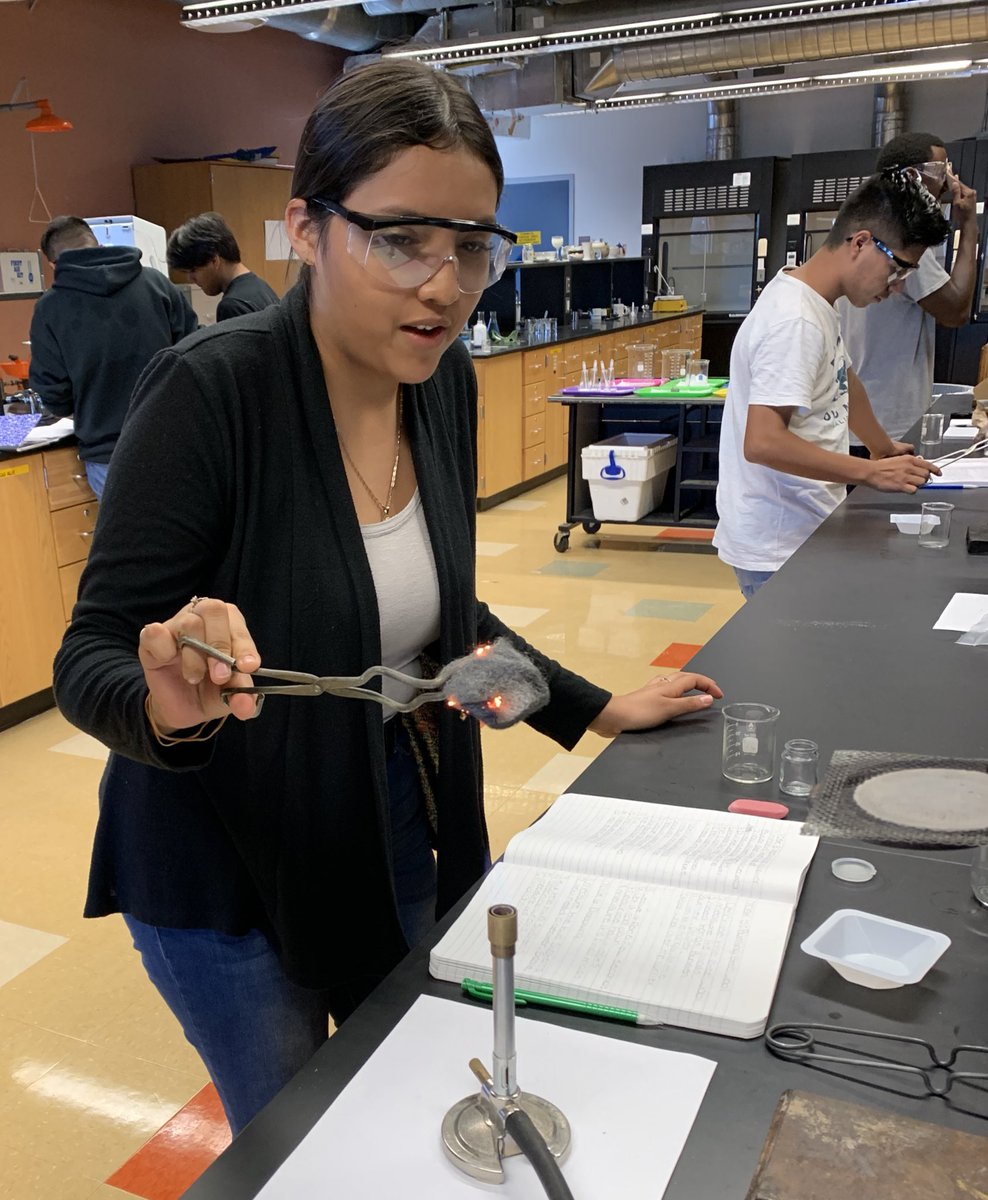 As a former English T, it never fails to amaze me that Ss are playing with 🔥 on campus 😳 !! Check out our Lady Spartans engaged in a fantastic inquiry-based chemistry lesson today <a href="/CamelbackHigh/">Camelback High School Spartans</a>! #ThisIsWhoWeAre #WeAreTheSHIELD <a href="/WimBibliophile/">𝐸𝑟𝑖𝑘𝑎 𝑊𝑖𝑚𝑏𝑙𝑒</a>