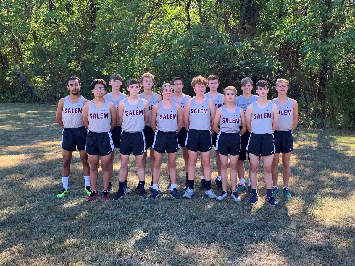 SalemSpartansXC's tweet photo. Team picture day! https://t.co/BUCnn2cPIJ