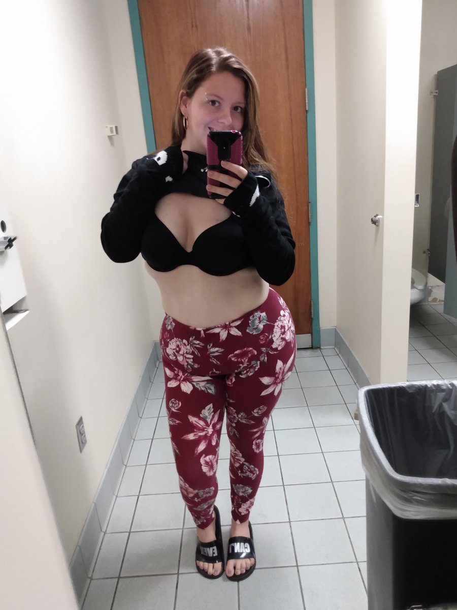 pup9109's tweet photo. Gonna pull an (almost) all nighter over in MFC? Who's 'cumming' over to see me tonight? π
@MFCShare @on_mfc
#MILF #onmfc #skype #cashapp #TittyTuesday #tuesdayvibes #offlinetips #mfcshare #college #coed https://t.co/UNNth1gHph