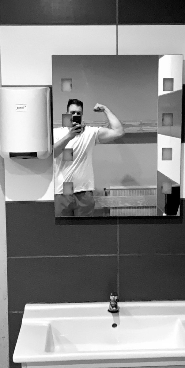 TankFTWhots's tweet photo. Yo update si des gens me suivent encore début du sport mars 2019 130kg > 98kg 1m86 comme quoi tout est possible . Merci @Kammeto pour la motivation et force à toi 💪👌#plusjamaisgros https://t.co/3gy1uuOpbQ