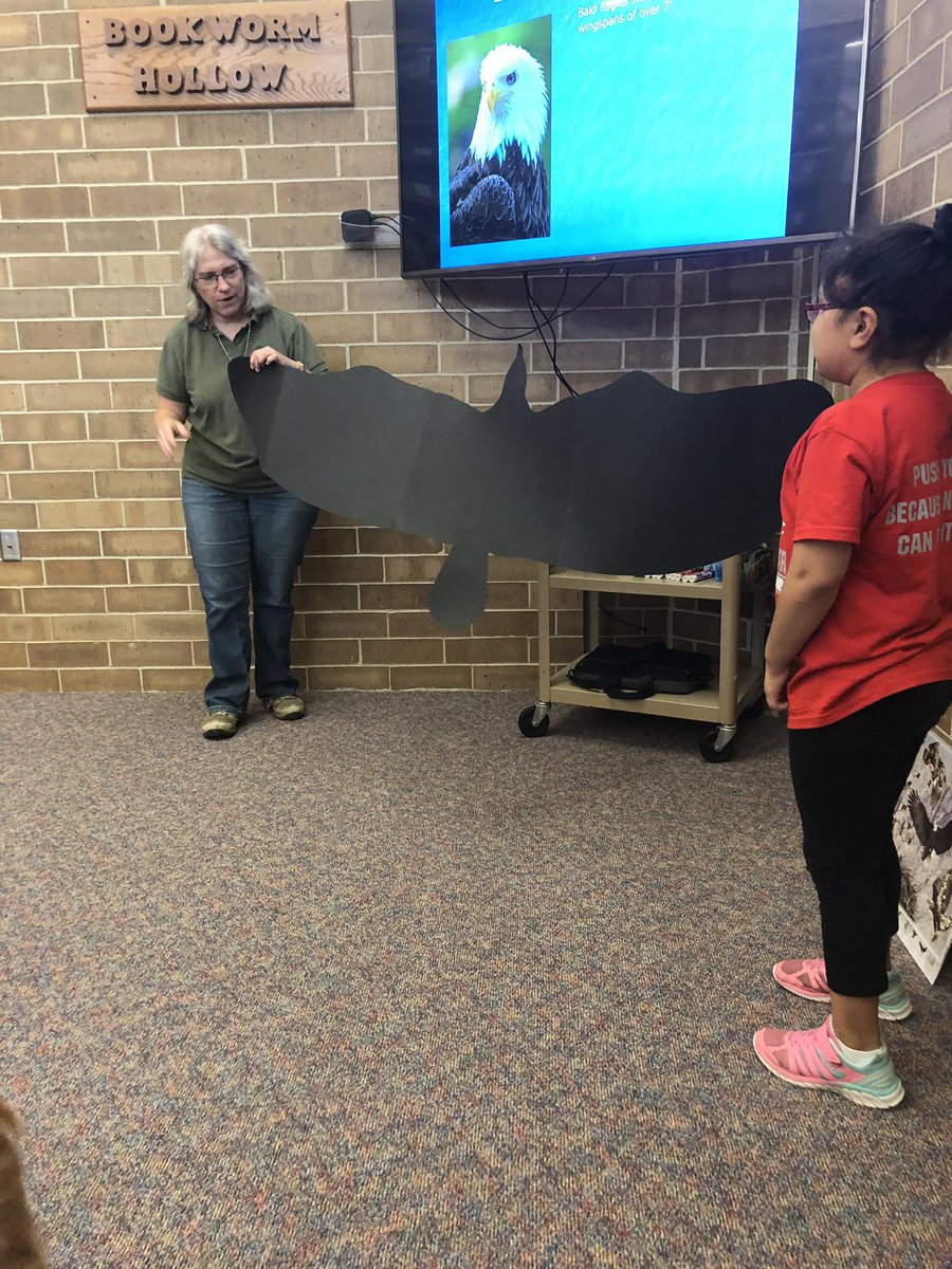 michelle_bunger's tweet photo. Thank you Lisa Rahls for talking to our second graders about the bald eagle for our citizenship unit.  @WinnebagoCCB https://t.co/2teHyF3F6j