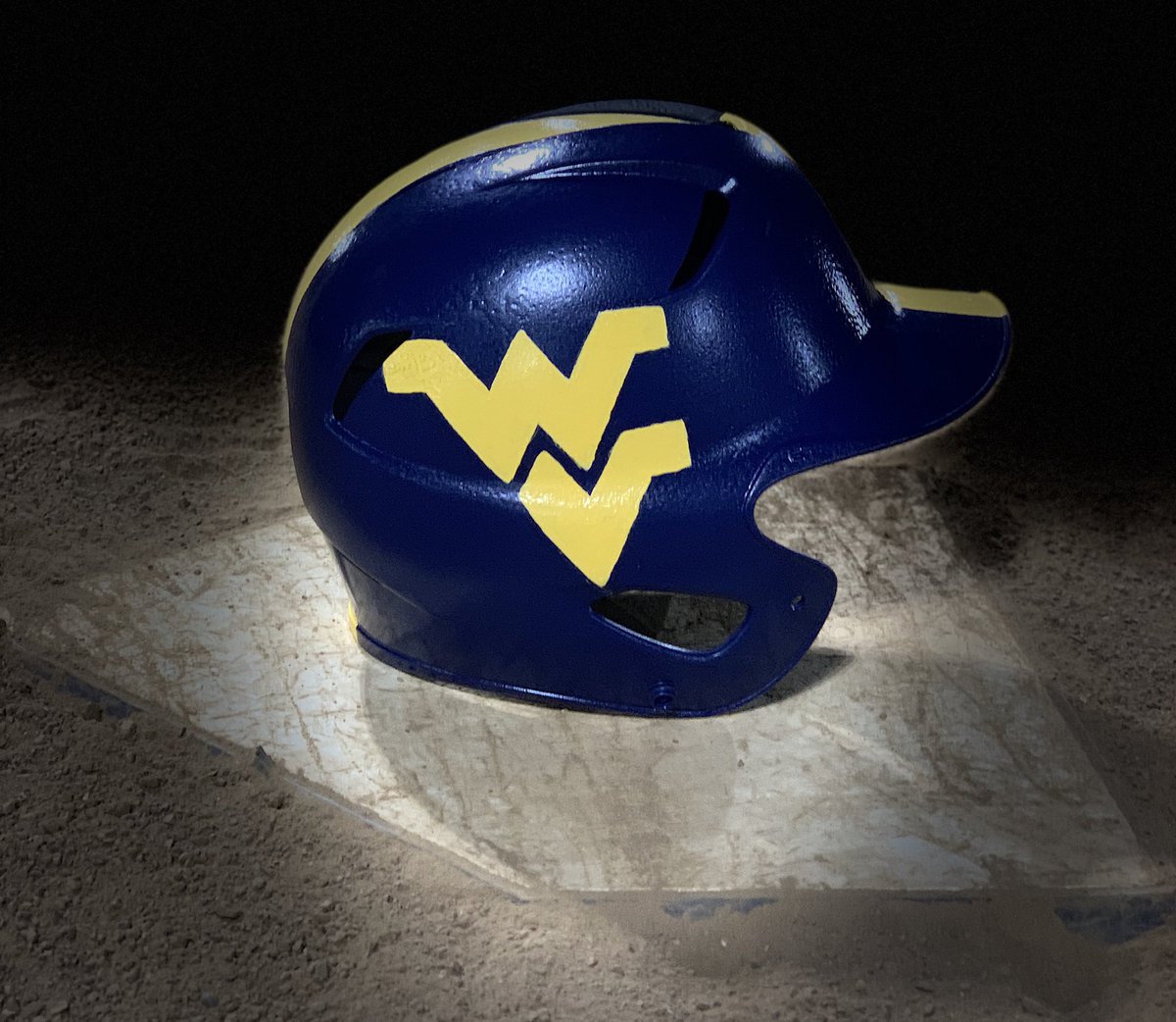 WVUClubBaseball's tweet photo. Hardware for the #BorderBrawl https://t.co/StzHKTjDM1