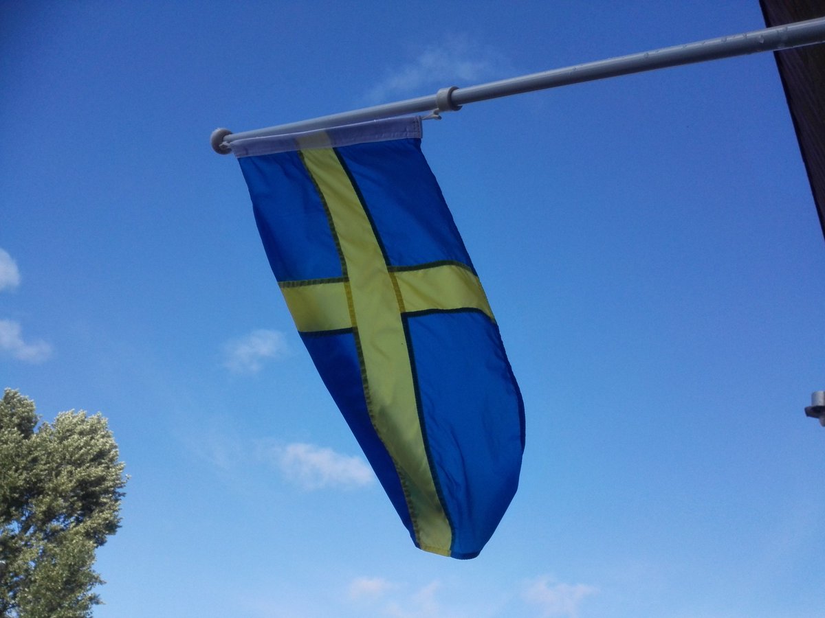 kristallnaach's tweet photo. Nein!..ich träume (noch) nicht vom nächsten #Urlaub..hab' nur #Sehnsucht nach dem letzten😍 

#Sweden 🦌 #Elchenländle
#Schweden 🇸🇪 #Sverige 

#Fryken-See zw. #Kil &amp; #Sunne

#Elchenländle19 #Schweden19 #Alleinlage? 😀 🇸🇪 #Värmland https://t.co/yeQOuHIX3y