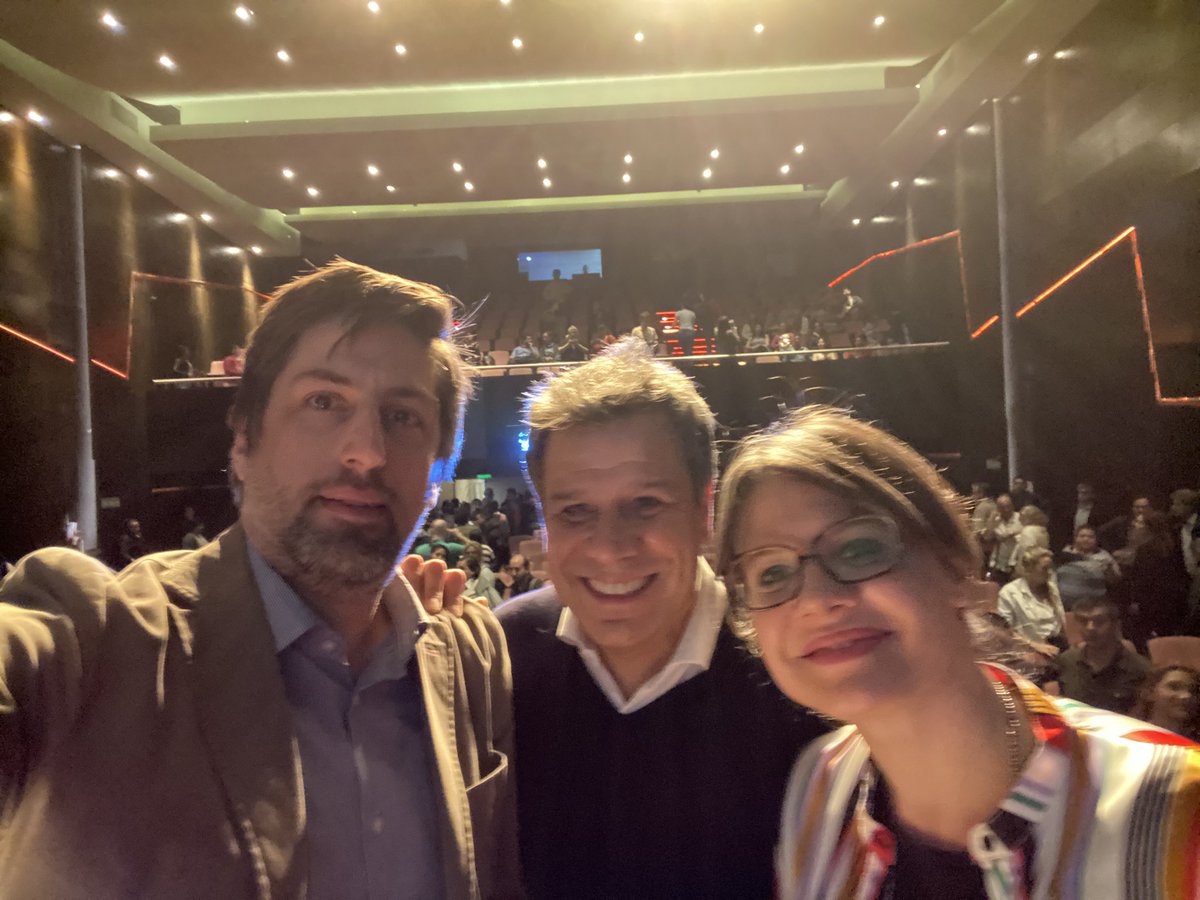 Con <a href="/ManesF/">Facundo Manes</a> y Gisela Marziotta luego de la presentación del último libro de Facundo y el diálogo pensando el futuro de nuestro país y de la Ciudad de Buenos Aires. La prioridad es la emergencia social y un profundo compromiso con la educación y la ciencia tecnología.