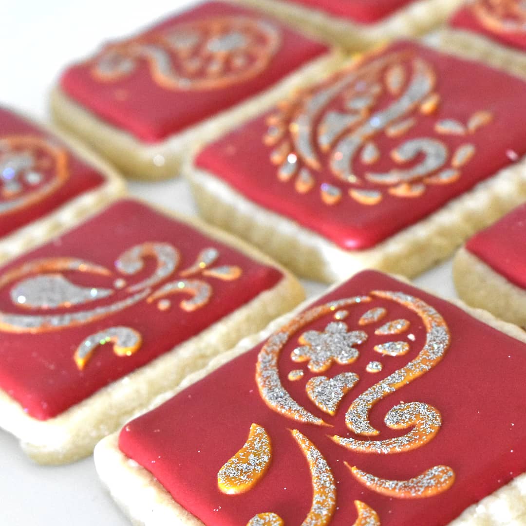 dramyhsu's tweet photo. Jewel toned #mehndi inspired stencil cookies
#mehendi #favors #shortbead #cookies #baking #glitter #henna 

https://t.co/YHyquk9BuQ https://t.co/VNKGdOvlbG