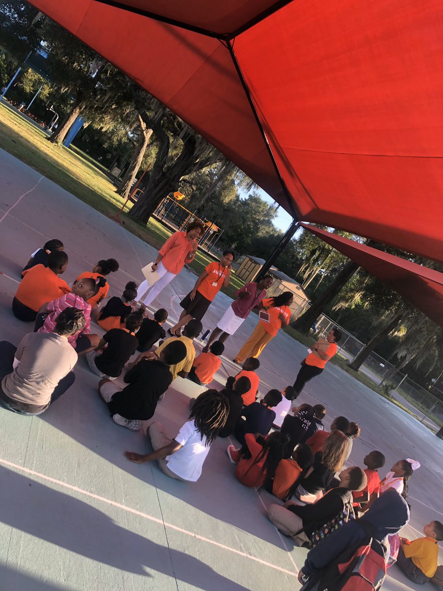 SSK8Tampa's tweet photo. On yesterday, Our HOUSES met up to go over House Chants and how students can earn points by displaying the 10 essentials! It’s going to be a great year at SSK8🤗 #HouseSystems #StudentIncentives #DiscoveringTheKeysToSuccess https://t.co/b5VTv0Bliy