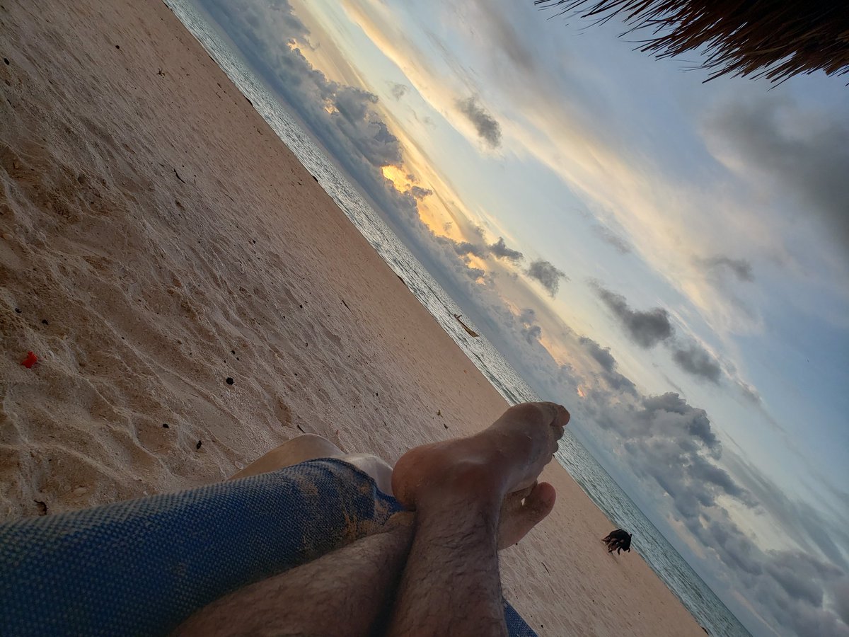 derkcarmona's tweet photo. La vida que gracias a Dios y la vida me puedo dar... #sinrobar #sintraicionar... el karma es karma... y se cobra todo. https://t.co/vc0mSHYpfg