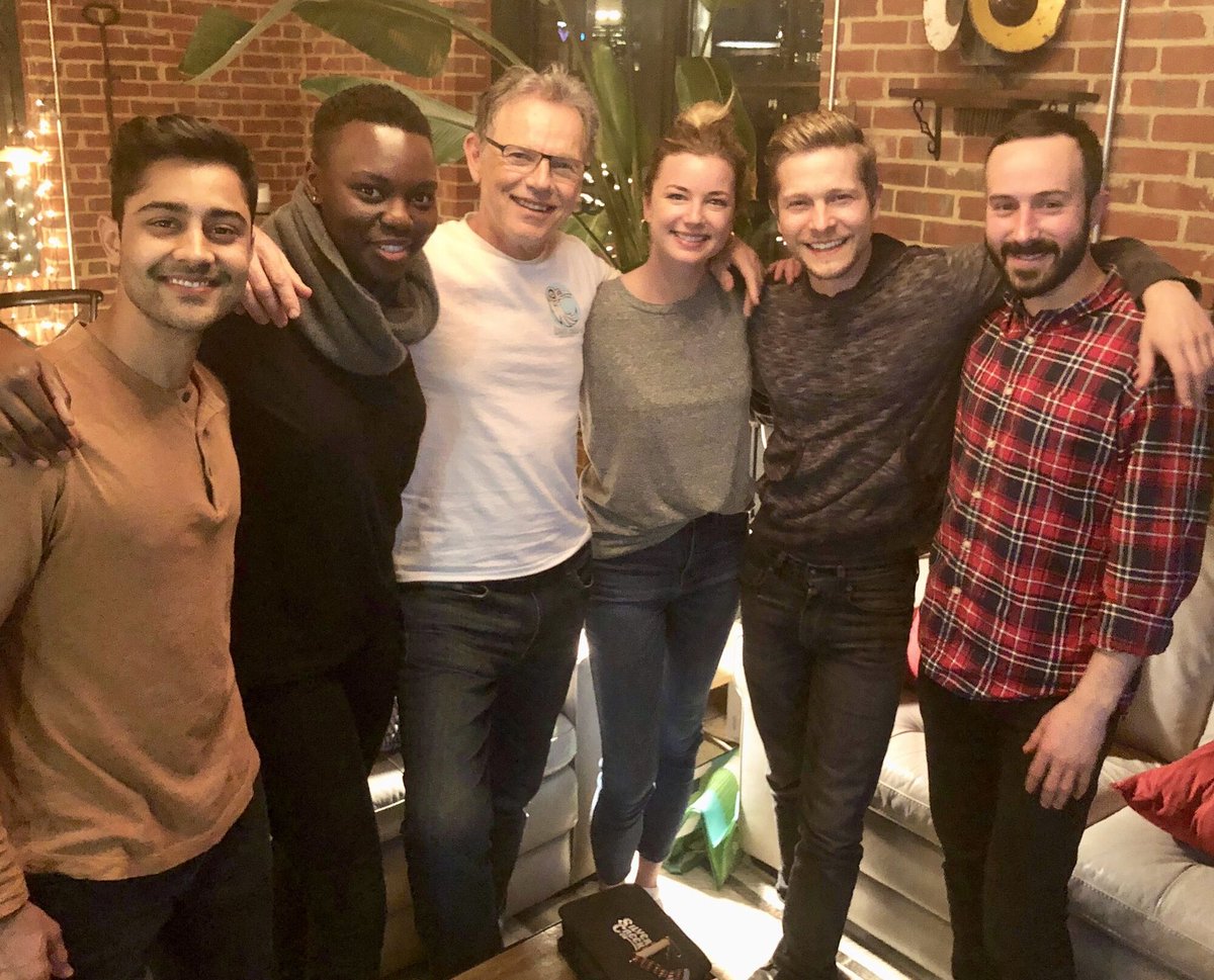 ask_revenge's tweet photo. a minha família é tão linda #TheResident 
THE RESIDENT IS BACK https://t.co/HfgWA00ru7