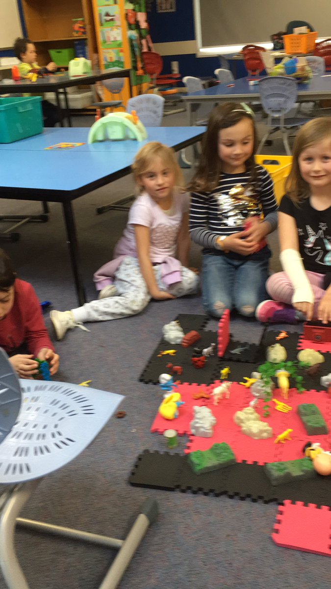 LCsuperclass's tweet photo. These kids made a beautiful zoo today at special Discovery time ! LC class + others 😀 https://t.co/oqlrXfHnXb