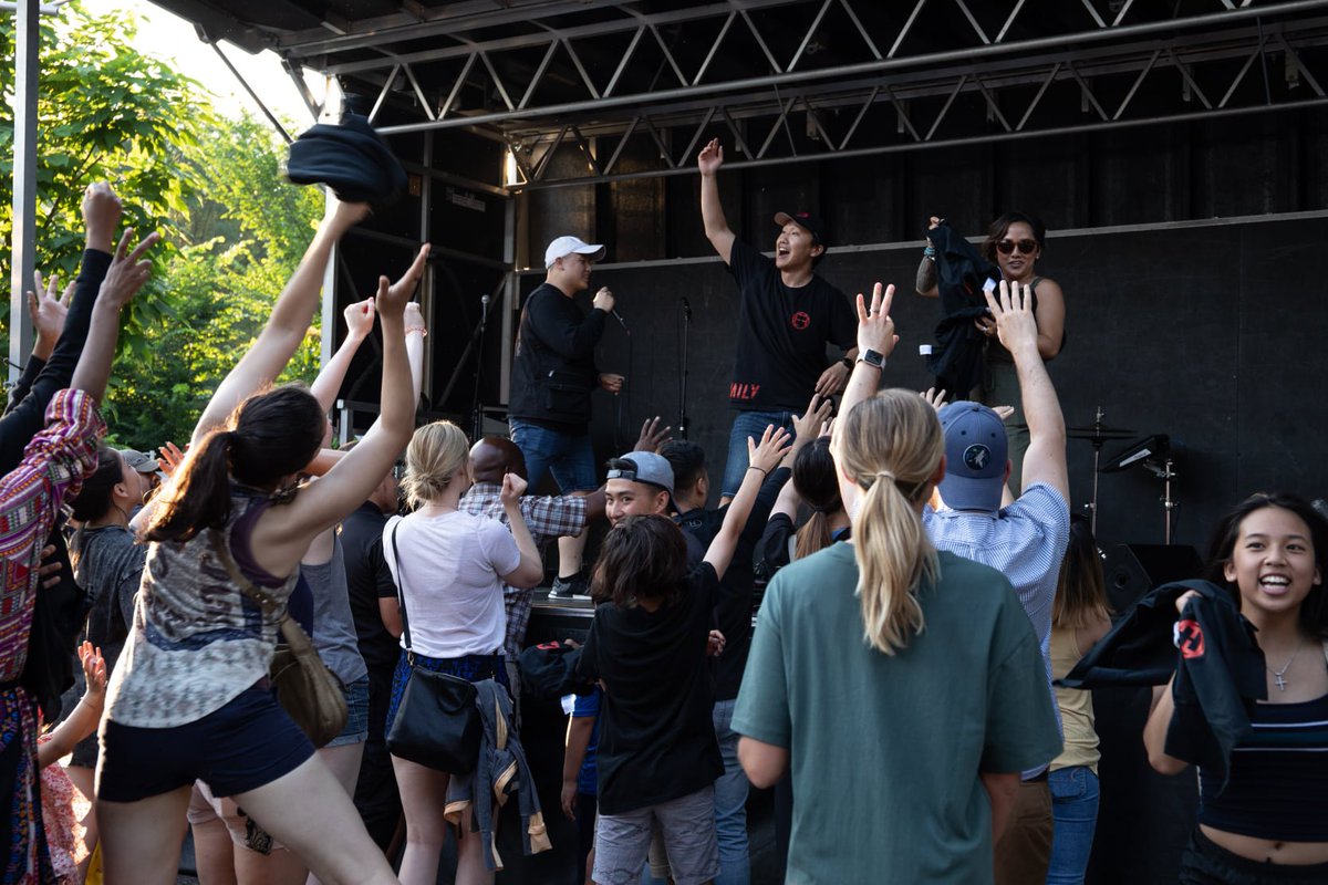 Who's missing the #LittleMekongNightMarket? We are! Is it July 2020 yet? Shout out to ELITE FAMILY for sharing their talent with us!
.
.
.
#littlemekong #nightmarket #elitefamily #hiphop #giveaway #dance #performance #july2019 #music #freestyle #community #streetfestival