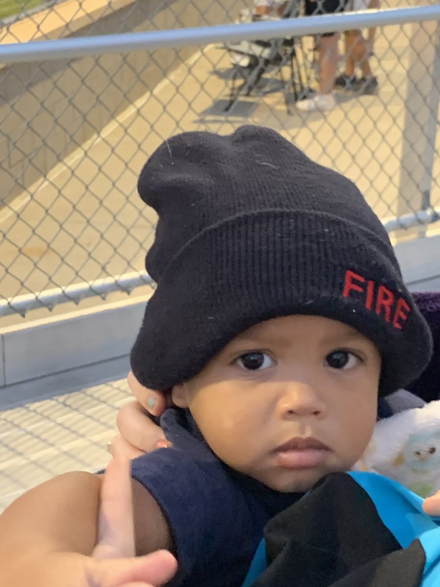 Life_Changer48's tweet image. Future Fire fighter cheering on his cuz Shay Rhea! Go Jags