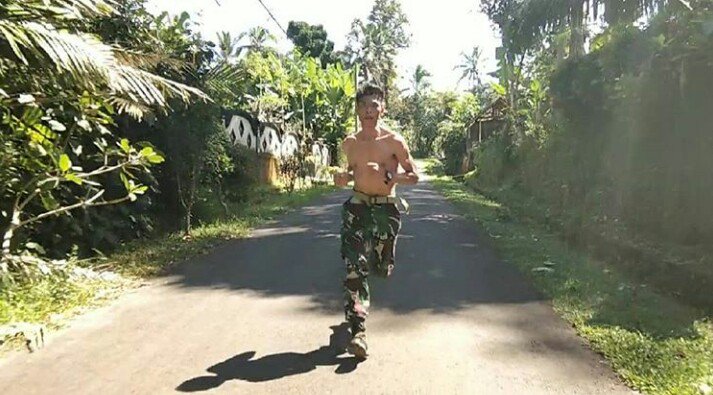 1626Kodim's tweet photo. "Run For Bali" Babinsa Koramil 1626-04/Kintamani Serka Dewa Gede Astawa akan berlari sejauh 374 kilometer mengelilingi Bali. #run #lari #longrun #korem163 #kodamIXudayana #bangli #bali #indonesia #tni #tniad
#RUNBTS #lari #longrun #kelilingbali374 #hokka #garmin #gugel #duraking https://t.co/1ueiSQx8xh