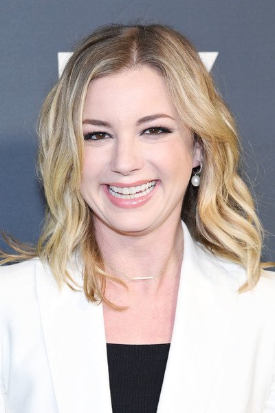 VanMannBr's tweet photo. a beleza da emily vancamp precisa ser estudada. THE RESIDENT IS BACK https://t.co/hvveEgmVpd