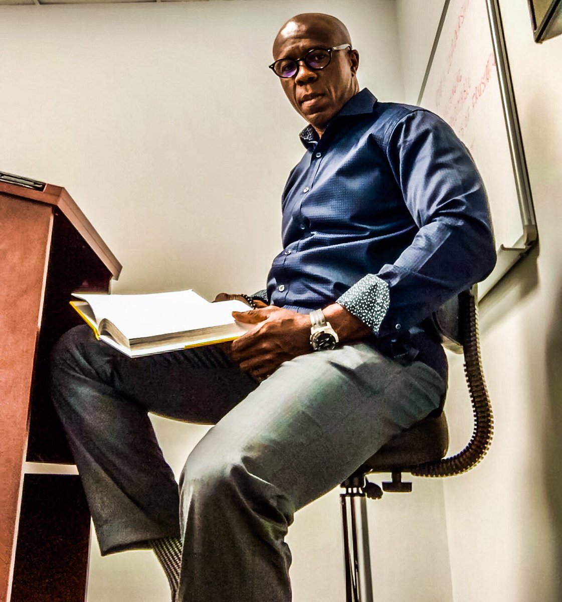 1Vanguard's tweet photo. Tuesday night assignment and call! Itβs time to transform minds! #professormode #criticalthinking #BHU #leadershipdevelopment https://t.co/mboAy061Uz