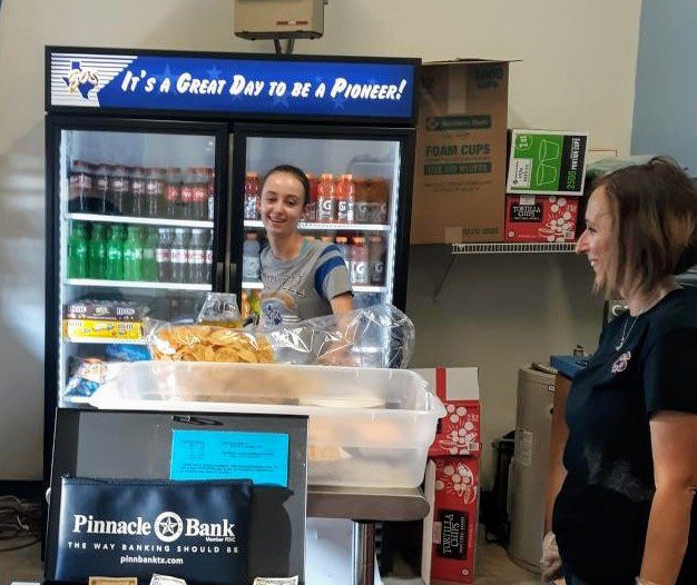 emsisdptowest's tweet photo. PTO West is @boswellhs ready to serve you the best nachos and frito pie youโve ever tasted! Donโt forget to swing by tonight during middle school football! Go Colts!๐ Go Wildcats! ๐ #supportpto #tuesdaynightfootball #ptowest https://t.co/N2adBNwnUl