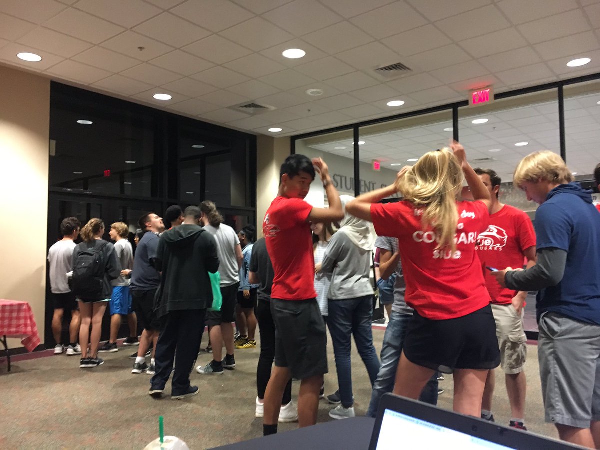 SIUeRHA's tweet photo. There might be a line for laser tag but we’ll be here until 10 in the @mucsiue! @SIUEHousing @siue https://t.co/cmXuL69kjW