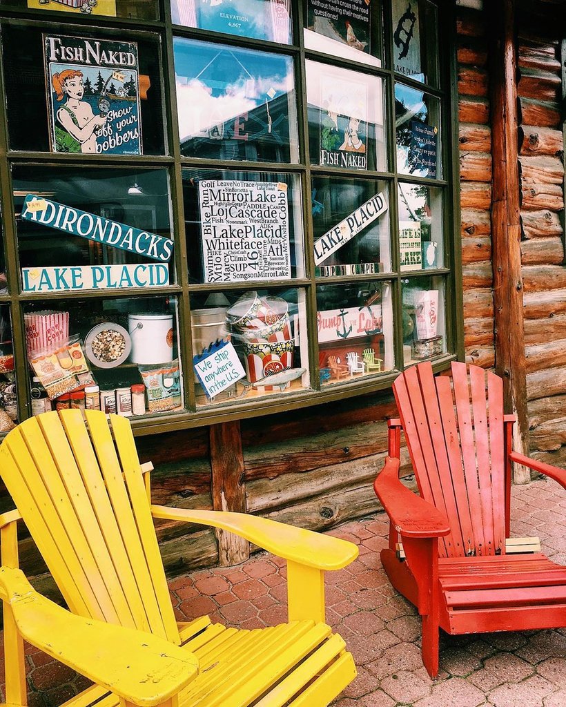 If you'd rather indulge in retail therapy over nature therapy, take a walk down Main Street and take in the #foliagecolors!
Photo Credit: lolonthego_1974 via Instagram