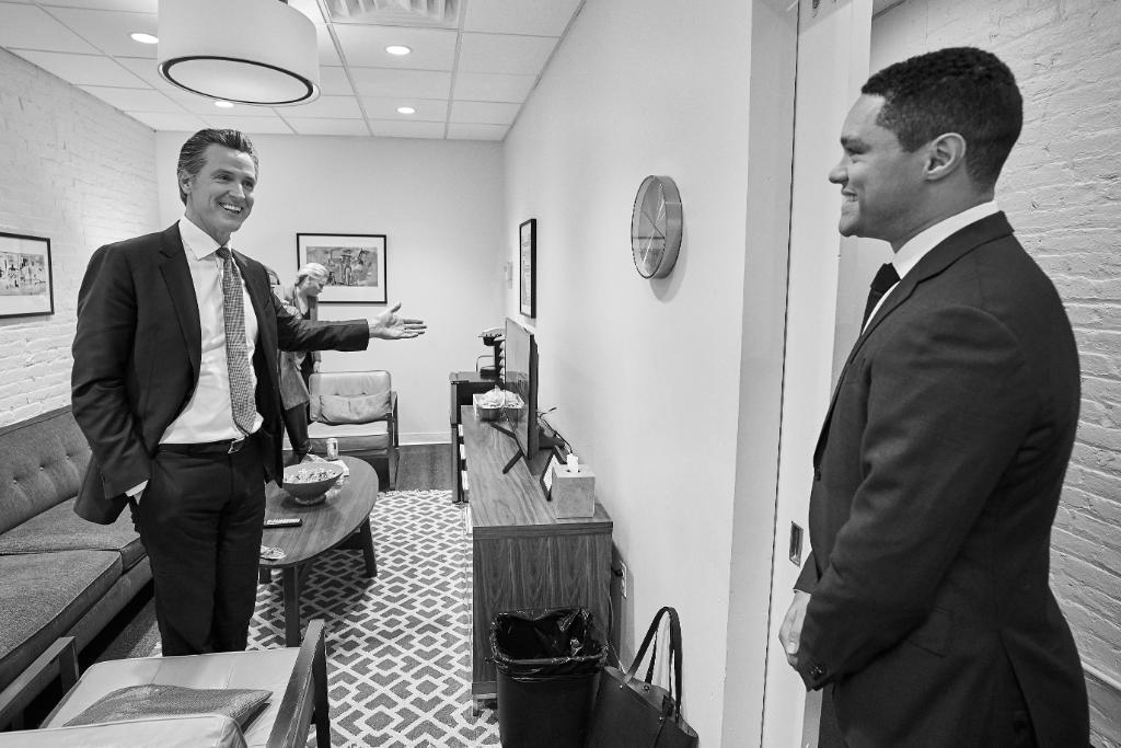 TheDailyShow's tweet image. TONIGHT: California governor @GavinNewsom is here!

📸: @ruminasean