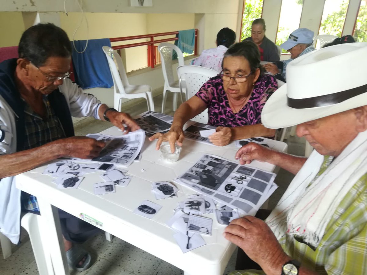 MaceoAlcaldia's tweet photo. Conmemoraciรณn en nuestro municipio del #DiaMundialDelAlzheimer con los ancianos del #CPSAM y el grupo del #ElIngenio. https://t.co/Jbzjyup5kP https://t.co/EazZkOS0PQ