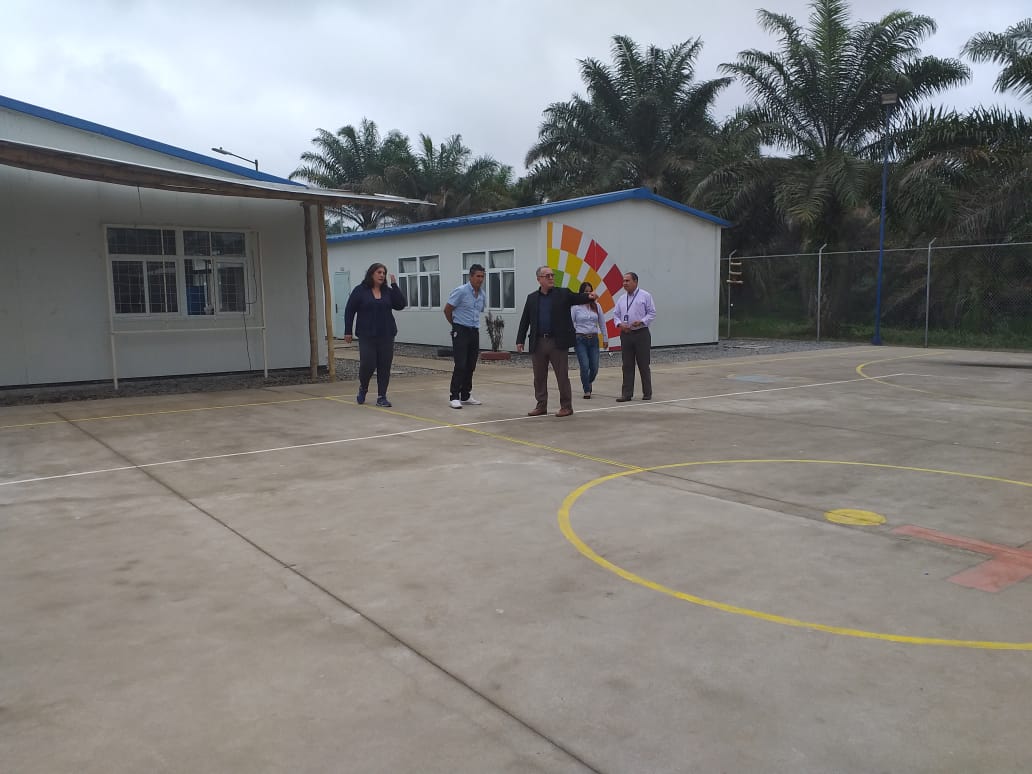 EdgarCuevaV's tweet photo. Director Distrital de educación 23D02 @EdgarCuevaV, en coordinación con @gadValleHermoso, realizan recorrido por #UnidasEducativaZoilaEtelvinaParedesAman. Con la finalidad de atender mejoras en vía de acceso al centro educativo. #SomosEducaciónEC @CARLOSCENTENOME #SantoDomingo https://t.co/S7WUdE4GKt