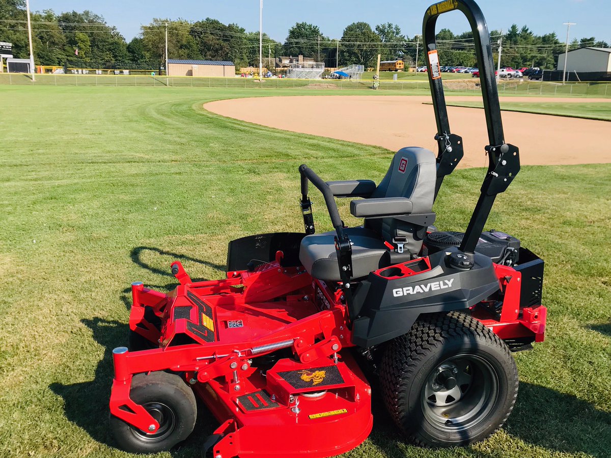 dustinyoung1213's tweet photo. Lebanon Baseball Program is raffling off this mower for their Florida trip. $10 each! Thank you to the sponsors making this happen, the parents that assisted with finding the sponsors, and Tony Green for the Yellowjacket decals! https://t.co/7MLy8b1wEX