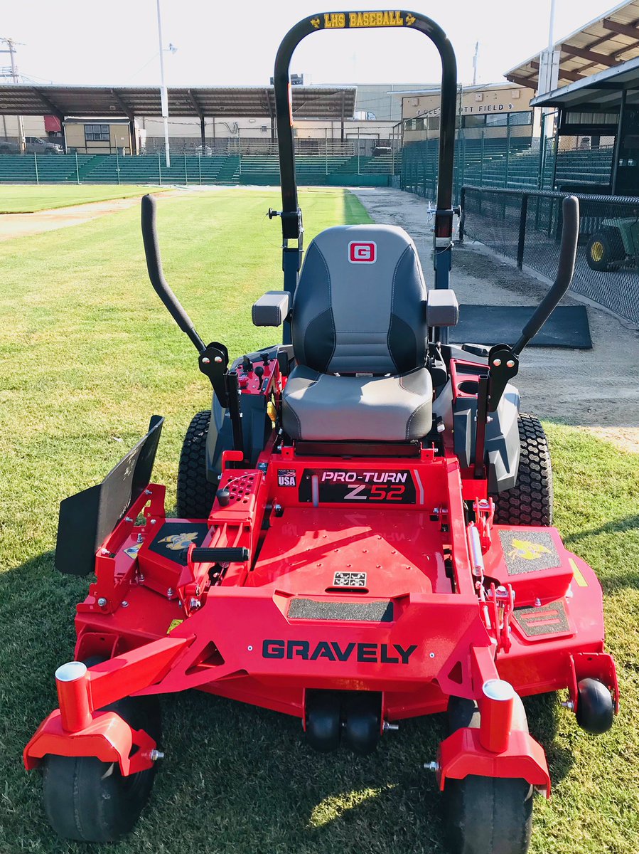 dustinyoung1213's tweet photo. Lebanon Baseball Program is raffling off this mower for their Florida trip. $10 each! Thank you to the sponsors making this happen, the parents that assisted with finding the sponsors, and Tony Green for the Yellowjacket decals! https://t.co/7MLy8b1wEX