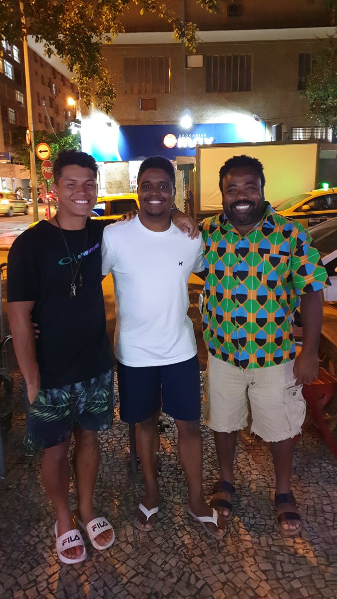 Marques1Renan's tweet photo. Gente, e eu que encontrei com o @DanrleyOficial_  e o @franca_rodrigo, as pessoas mais simpáticas que já vi, pessoas incríveis, os dois #bbb #bbb19 #teamgaiola https://t.co/8R3q13uCcH