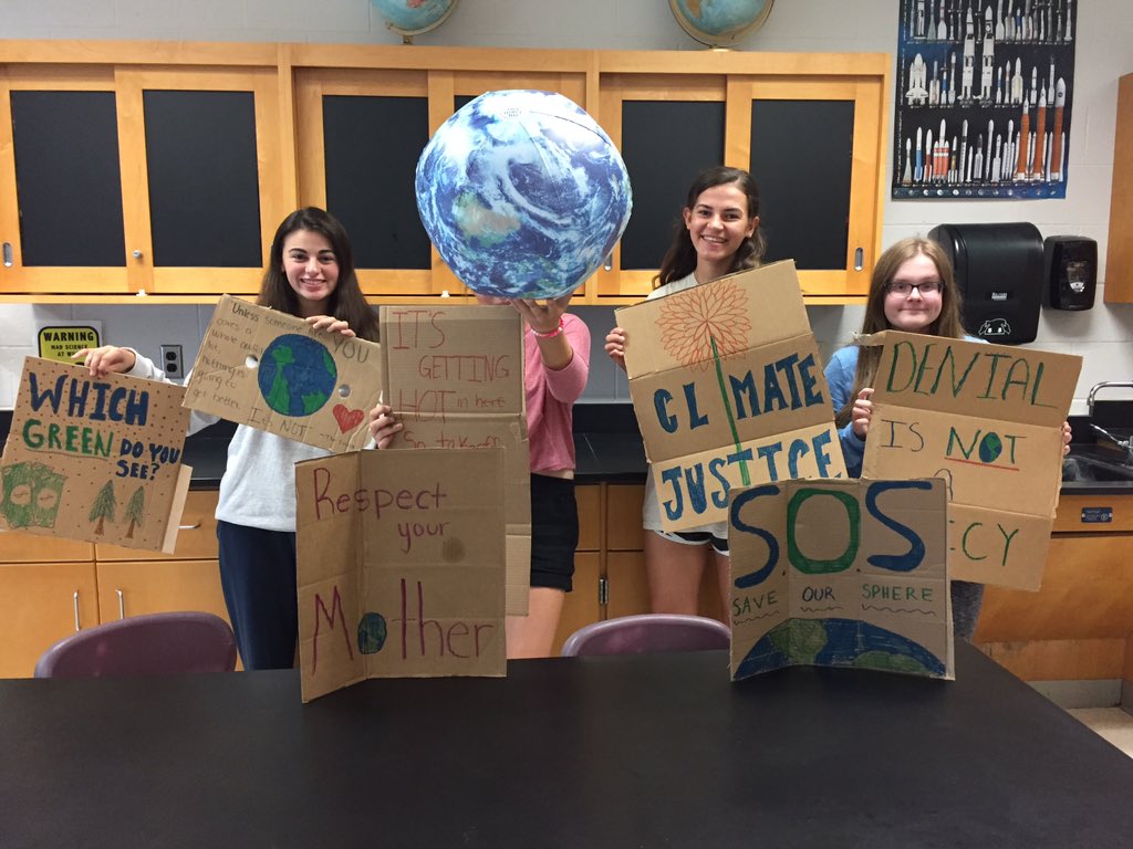 mrsdrury205's tweet photo. Thomas Earth Club members made signs for the Rochester Climate March on Friday! @ThomasTitans https://t.co/iwEPNbjKoe