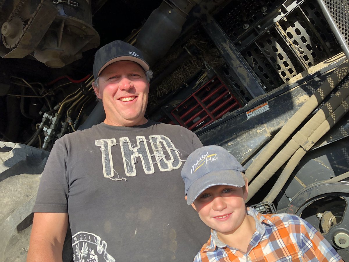 Frisbeeplate's tweet photo. Quick road trip for @ThunderstruckAg talking to farmers about the benefits of the @CopperheadAg concave system. Father son having the time of their life pulling off one of their best crops to date. #710ml #monsies 👨🏻🌾👨🏻🌾👨🏻🌾 https://t.co/jto12evBDf