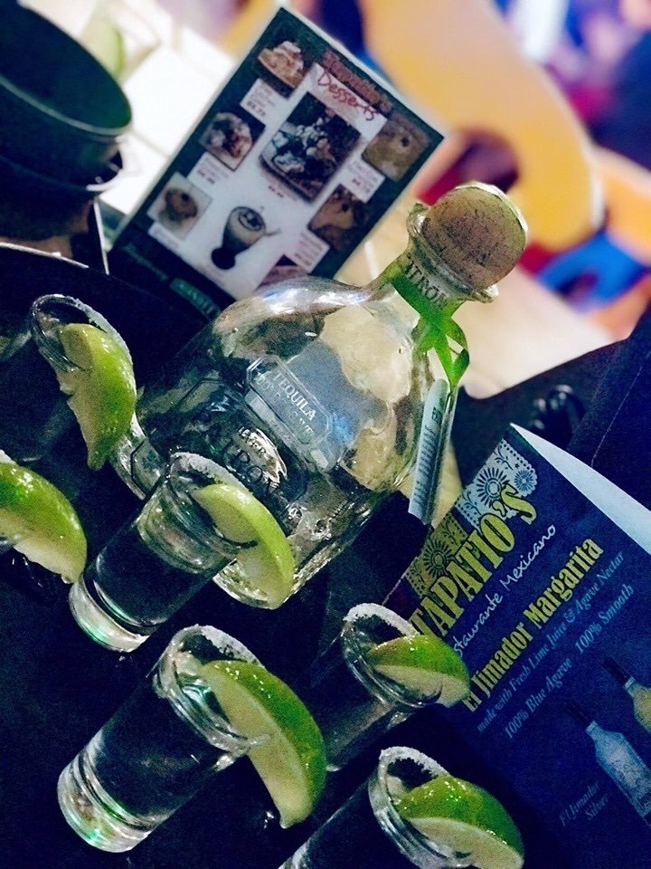 TapatiosMR's tweet photo. Remember, in Tapatios South Florida Ave. WE HAVE A FULL BAR!! Cheers amigos!! 🥃#mexicanfood #tacos #foodie #foodporn #food #instafood #mexican #mexico #comidamexicana #foodphotography #taco #foodstagram #delicious #burrito #tacotuesday #dinner #burritos #mexicanrestaurant https://t.co/EsBF1B6Dpa