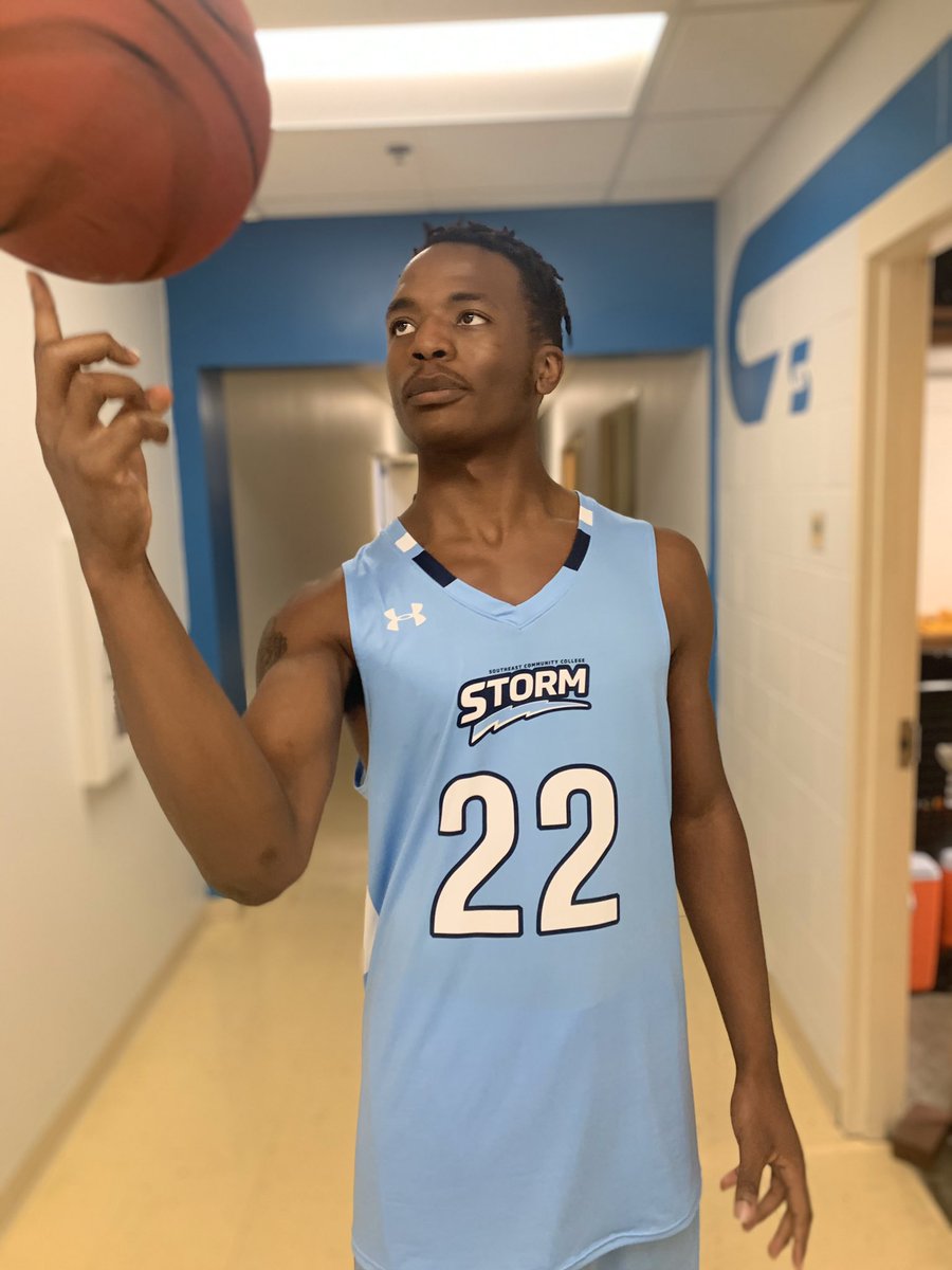 sstevin264's tweet photo. 🤫 moving in silence #MEMPHISnative 🏀 https://t.co/E61E8ptOwC