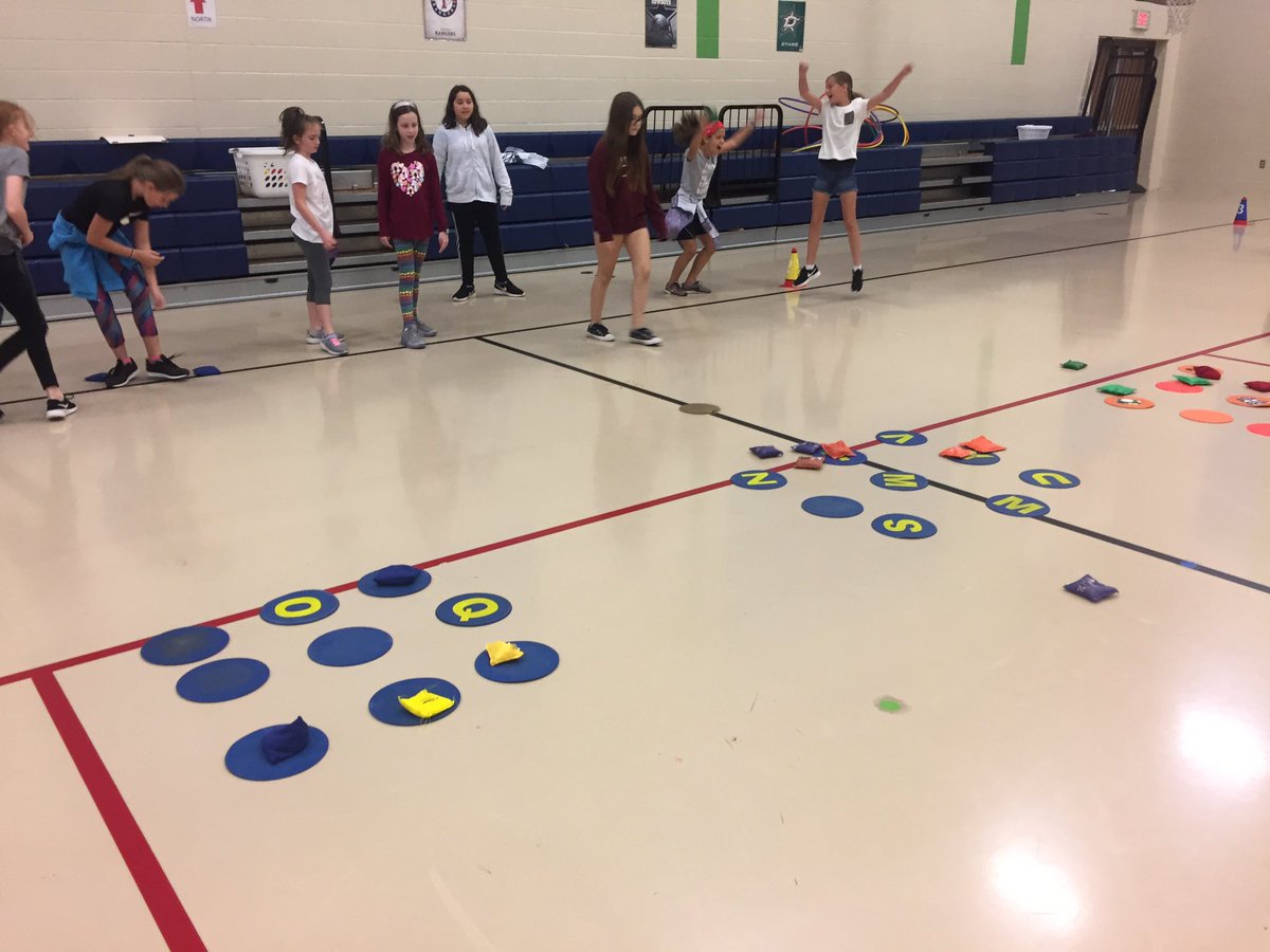 pe_wces's tweet photo. 3rd-5th grade wrapping up underhand tossing/throwing with station play.  #laddergolf #tictactoe #scooptossandcatch #skeeball #cornhole https://t.co/IFBTxkLXnR