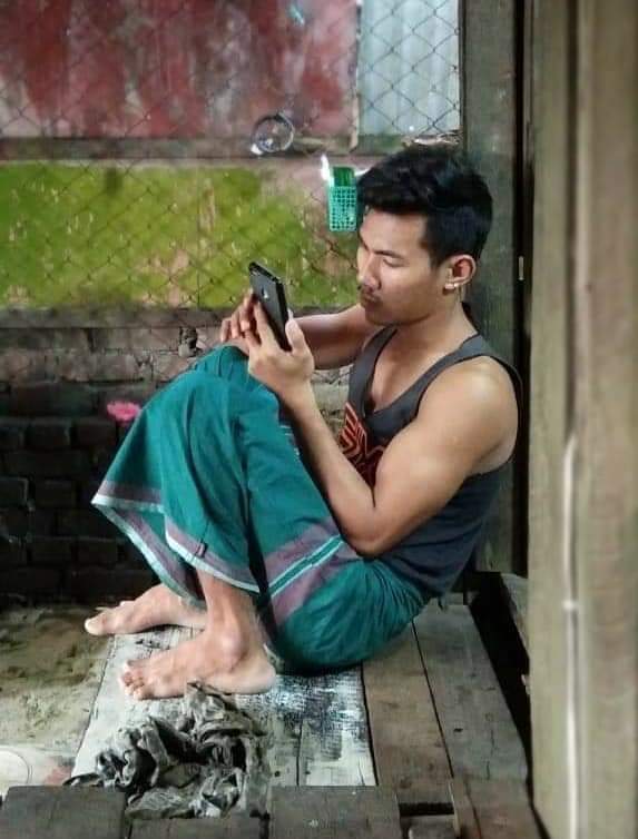 NayBhoneMyat755's tweet photo. တင္​သမွ်အပုံ​ေတြထဲမွာ....
ထူးျခား​ေနသလိုမခံစားရဘူးလား....?ဗ်.
အဲ့​ေတာ့💓​ေပးဖို႔လဲမ​ေမ့နဲ႔ဦး​....ဗ် https://t.co/GAkVcwnujs