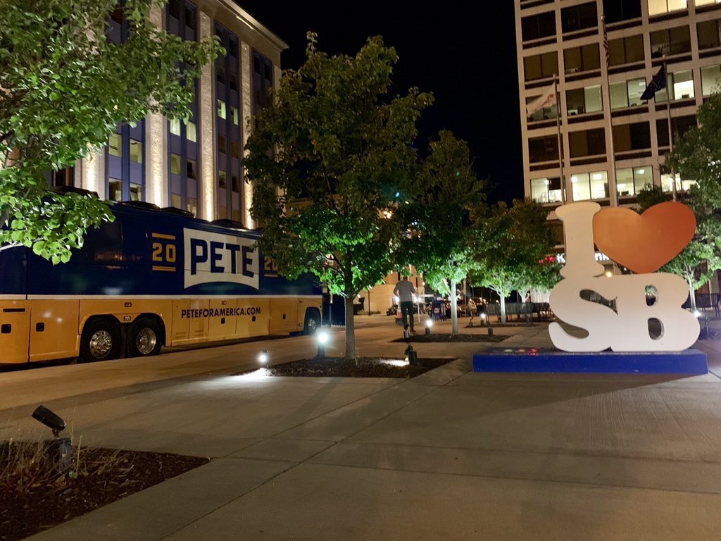 ForLibrarians's tweet photo. @Musicians4Pete @PeteButtigieg Gorgeous photo! @Musicians4Pete @PeteButtigieg @PeteForAmerica https://t.co/w4x6boAR5q