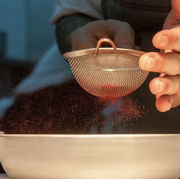 caracasreflex's tweet photo. Ese momento de estar en la cocina de un gran restaurante y ver los toques finales de un chef a sus platillos https://t.co/RGR9nwUZbW https://t.co/fPcw7vDqWC